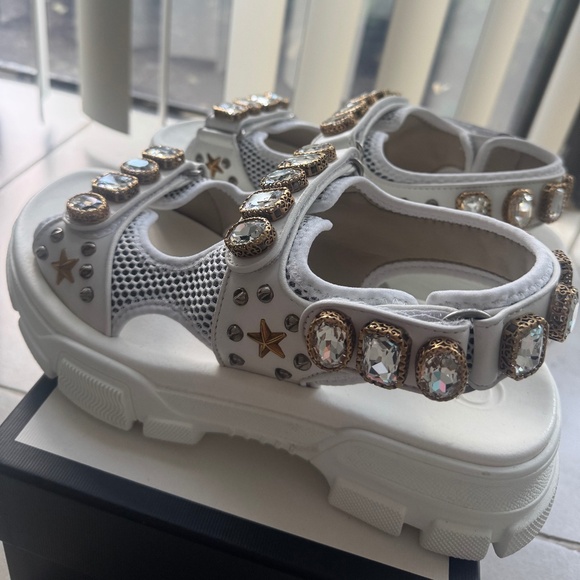 GUCCI Aguru Crystal Leather Sandal in White - Picture 1 of 8
